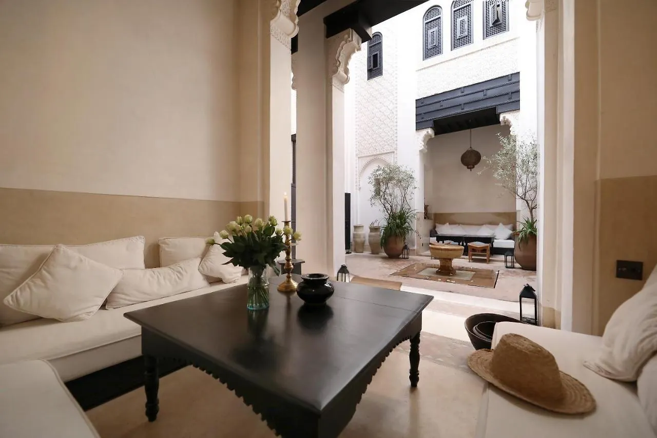 Riad Azzouna 13 contacts